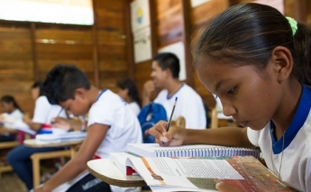 UNESCO: More needs to be done to include migrants and refugees in education systems